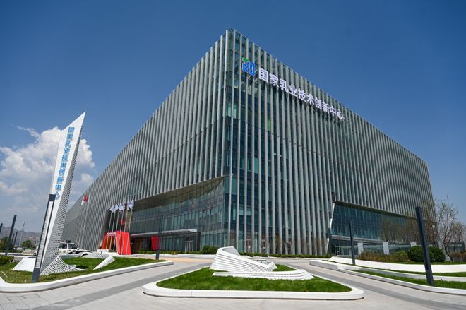 行业标杆 龙头引领—— 伊利集团获评全国文明单位(图4)