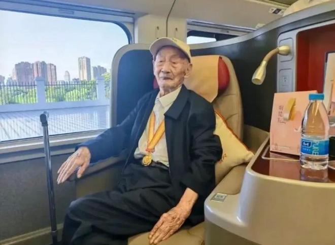 金灿荣:阅兵式上让我大受震撼的五件大杀器(图16)