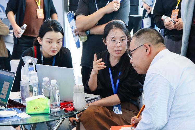 鲸算盘联合冠名第四届代博会圆满落幕:AI财务工厂成焦点600余家代账公司意向签约(图5)