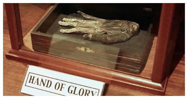 这些诡异瘆人的博物馆藏品看完起了一身鸡皮疙瘩……(图14)