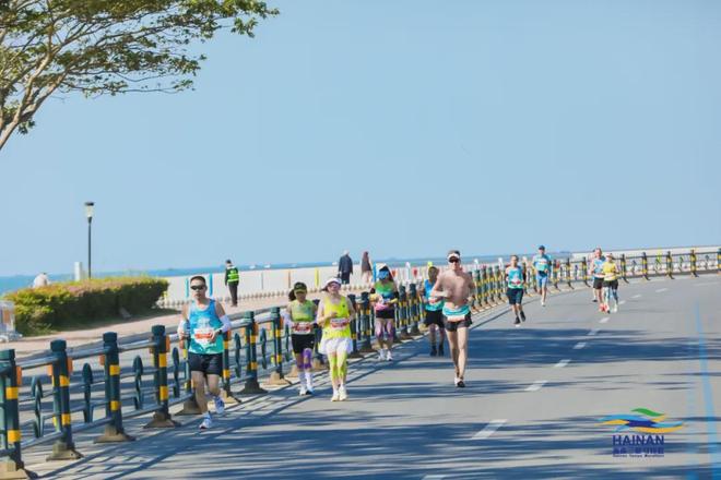 封关后的首个三亚马拉松打开“体育+自贸港”的想象空间(图3)