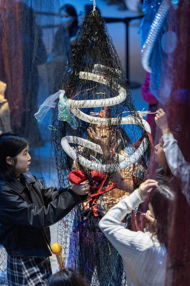 全球首展：浦美将展示两头鲸鱼之间的壮丽问候