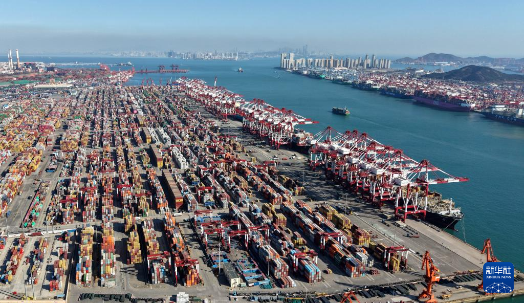 山东港口青岛港:年货物吞吐量再破7亿吨(图1)