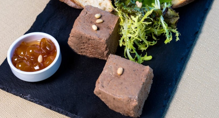 肝癌药膳之黑市耳炒猪肝(图1)